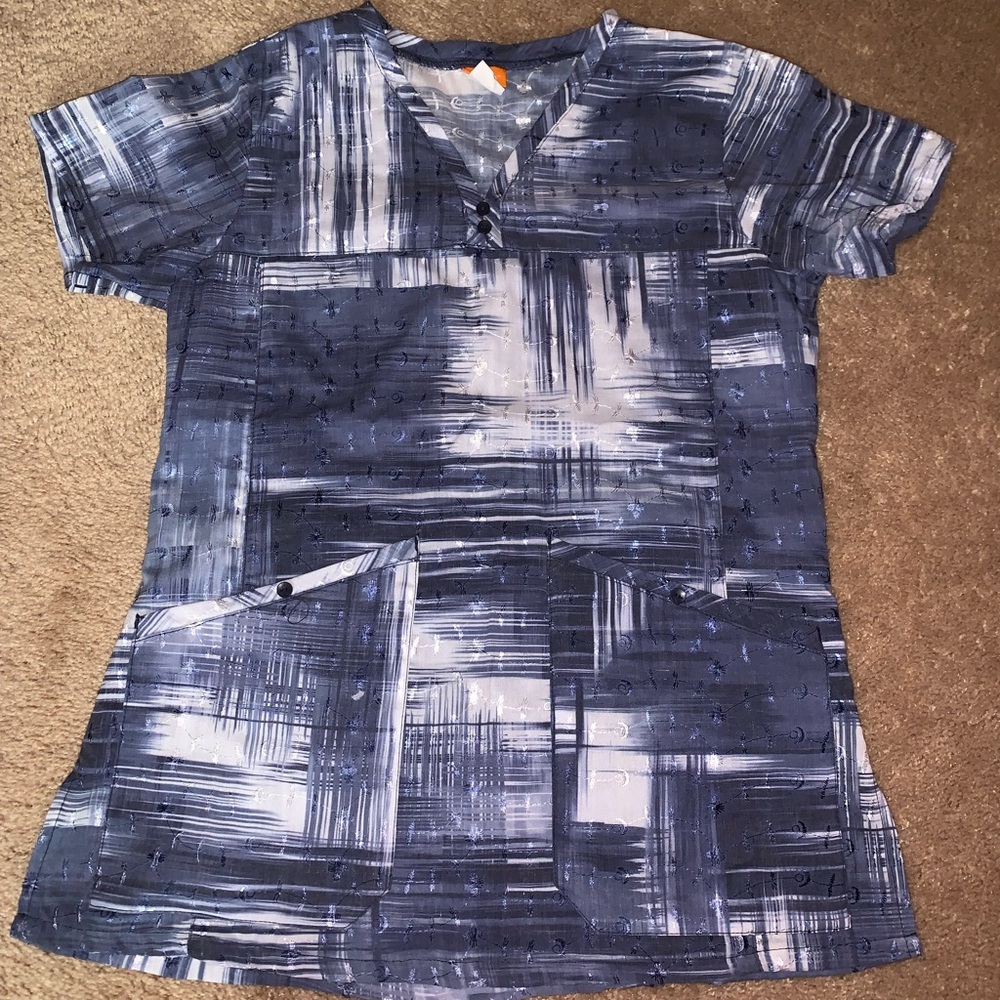 Elan Scrub top
